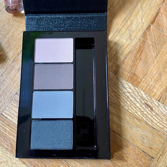 Makeup bundle of 6 six piece some new, unused, palettes - Picture 4 of 9